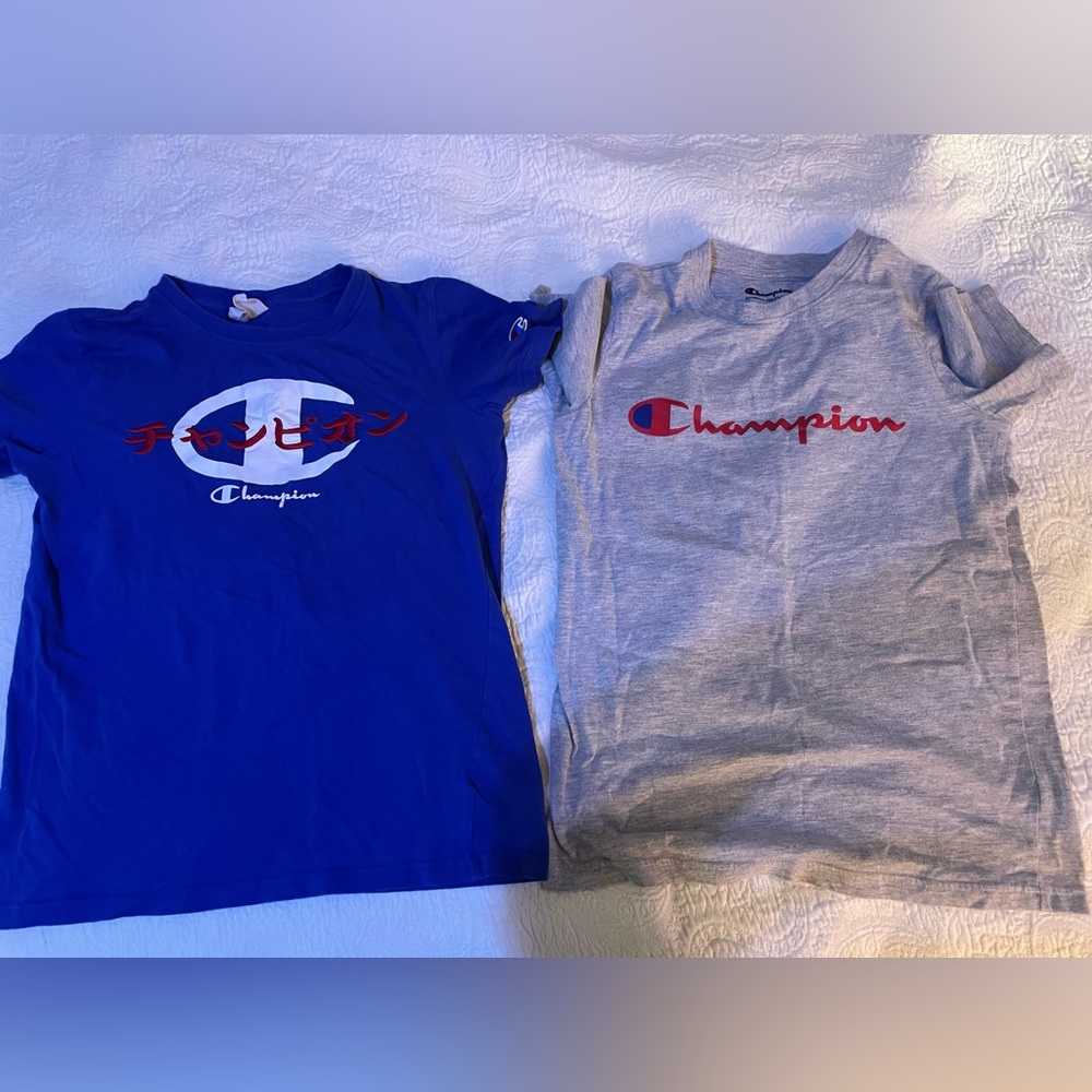 Bundle of Champion girl shirts, SizeL. Trendy.
